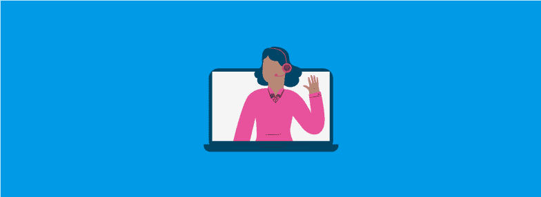 Mulher na tela de um notebook com fones de atendimento representando o customer experience